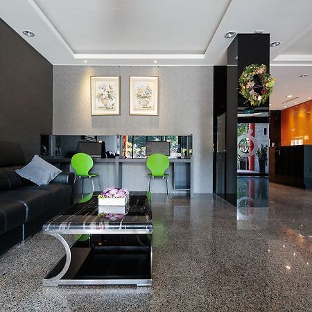 O House Hotel Kaohsiung Bagian luar foto