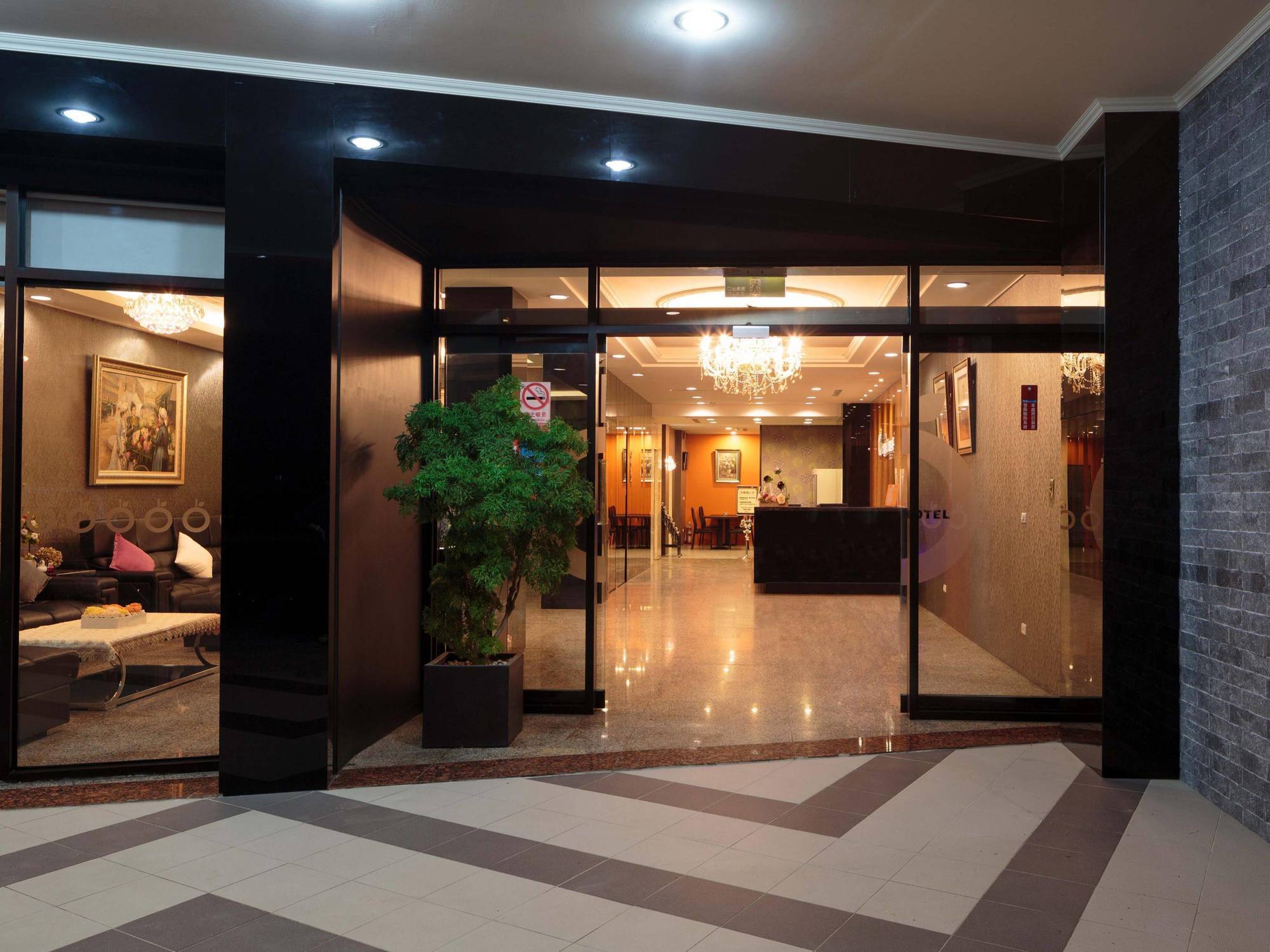 O House Hotel Kaohsiung Bagian luar foto