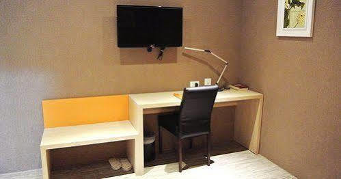 O House Hotel Kaohsiung Bagian luar foto